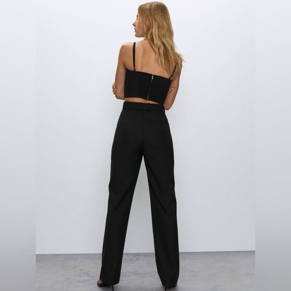 Aritzia Babaton Meta Camisole in Black Medium - Picture 9 of 9